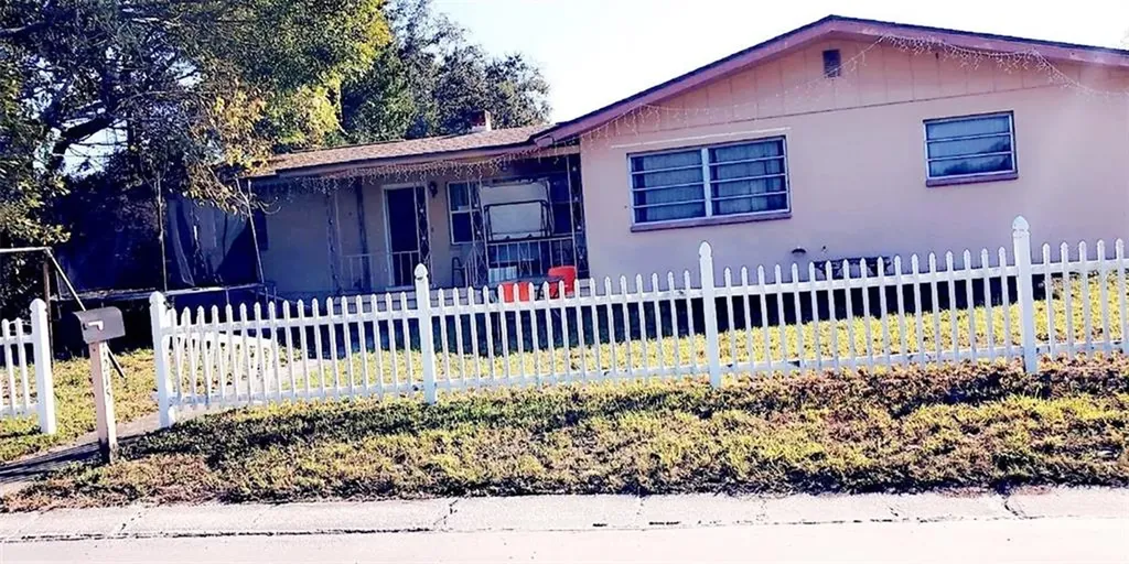 1215 Flagler Drive Clearwater FL 33755