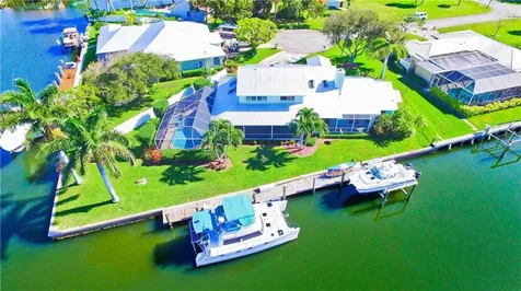 123 Queen Ann Court Hutchinson Island FL 34949