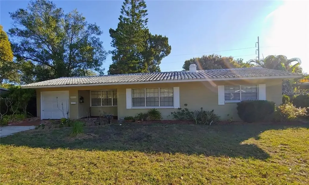 7243 10th Street N St Petersburg FL 33702