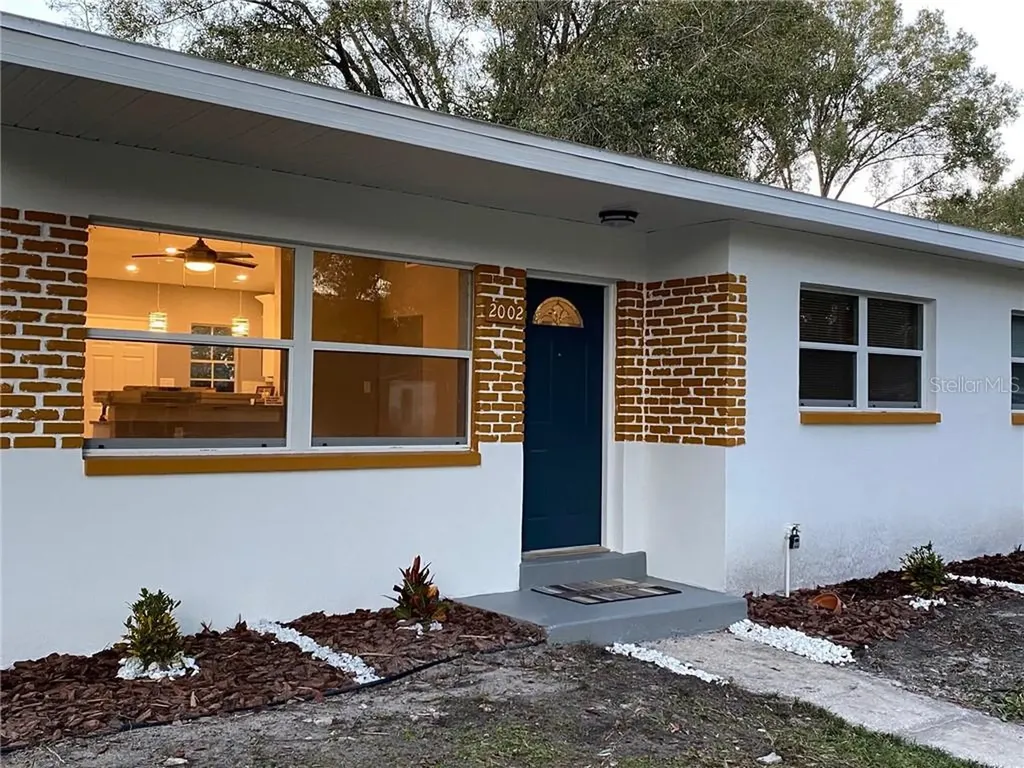 2002 E Clinton Street Tampa FL 33610