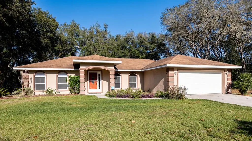 21 Guava Lane Place Ocklawaha FL 32179