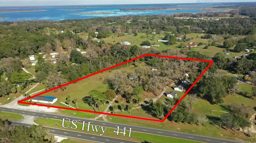 18585 N Highway 441 Reddick FL 32686