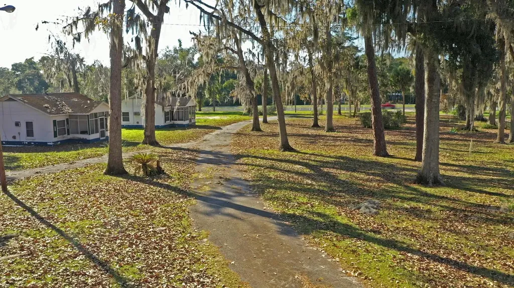 18585 N Highway 441 Reddick FL 32686