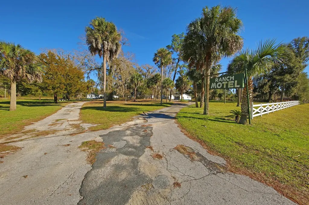 18585 N Highway 441 Reddick FL 32686