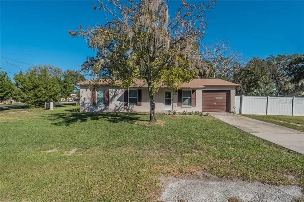 37600 Washington Avenue Umatilla FL 32784