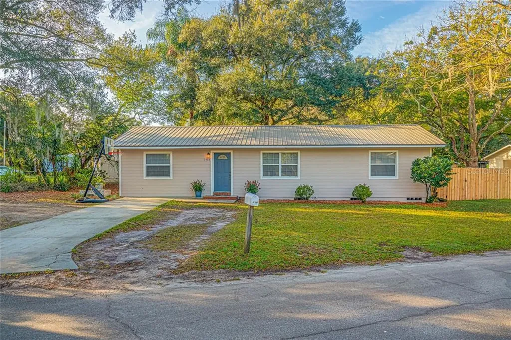 1408 N Garfield Avenue Deland FL 32724