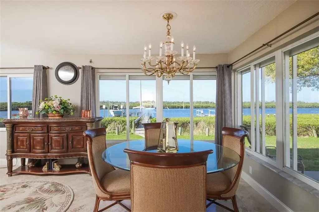3989 Lakewood Avenue Bradenton FL 34208
