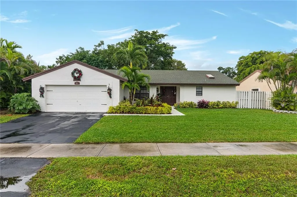 871 Monticello Avenue Davie FL 33325