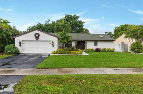 871 Monticello Avenue Davie FL 33325