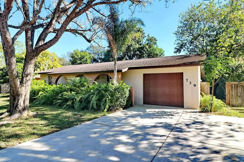 739 Wood Lane Sarasota FL 34237