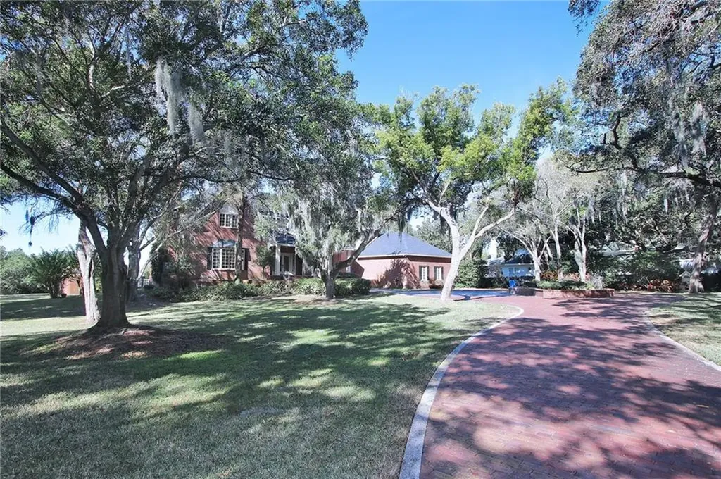 8285 30th Avenue N St Petersburg FL 33710
