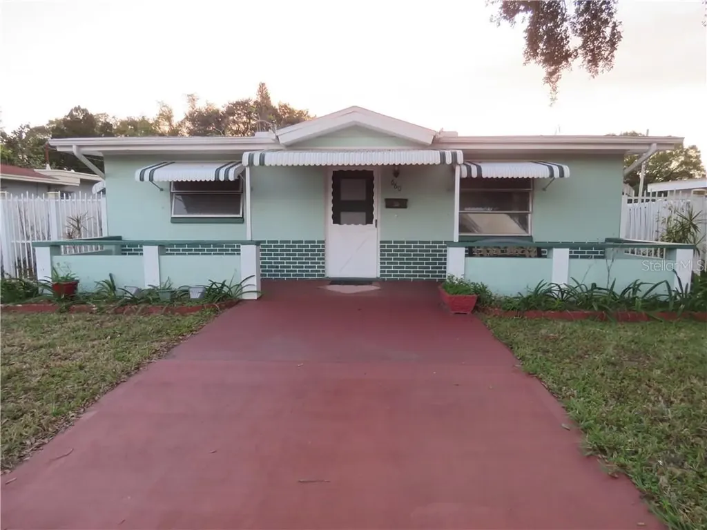 660 Northmoor Avenue N St Petersburg FL 33702