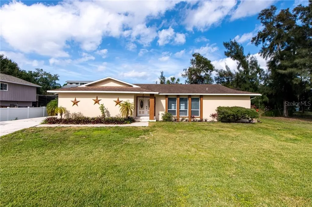 327 84th Avenue NE St Petersburg FL 33702
