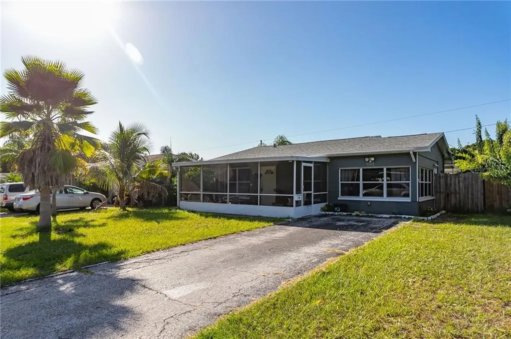 3122 35th Avenue N St Petersburg FL 33713