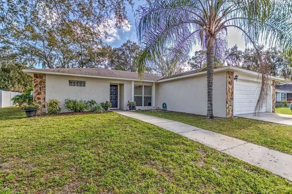 2005 Sycamore Lane Plant City FL 33563