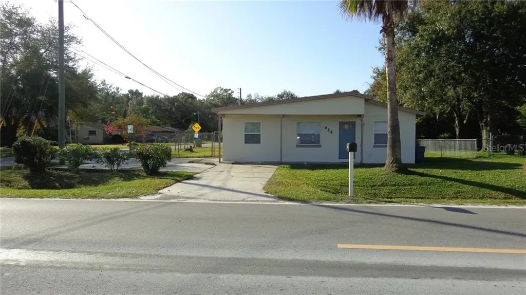 924 Garden Street Kissimmee FL 34744