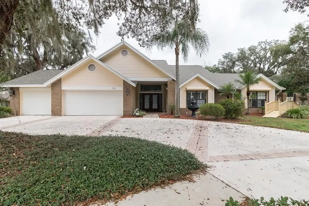 3901 Halloak Court Valrico FL 33596
