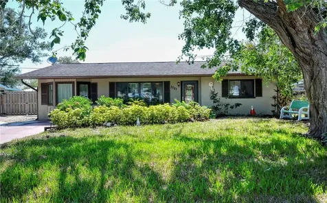 3721 Bond Place Sarasota FL 34232