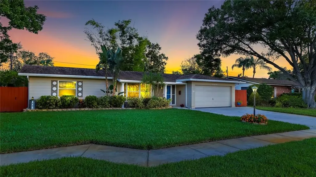 5814 27th Avenue N St Petersburg FL 33710