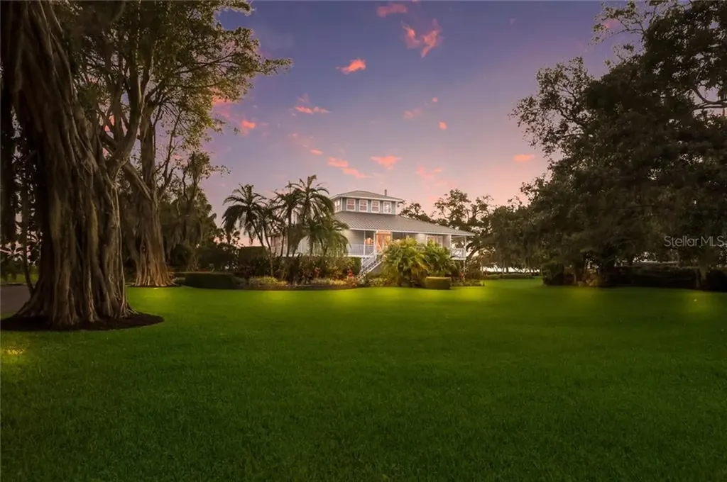 7676 Westmoreland Drive Sarasota FL 34243