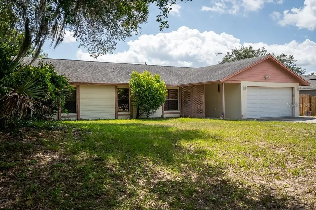 1075 Shepherd Avenue Deltona FL 32738