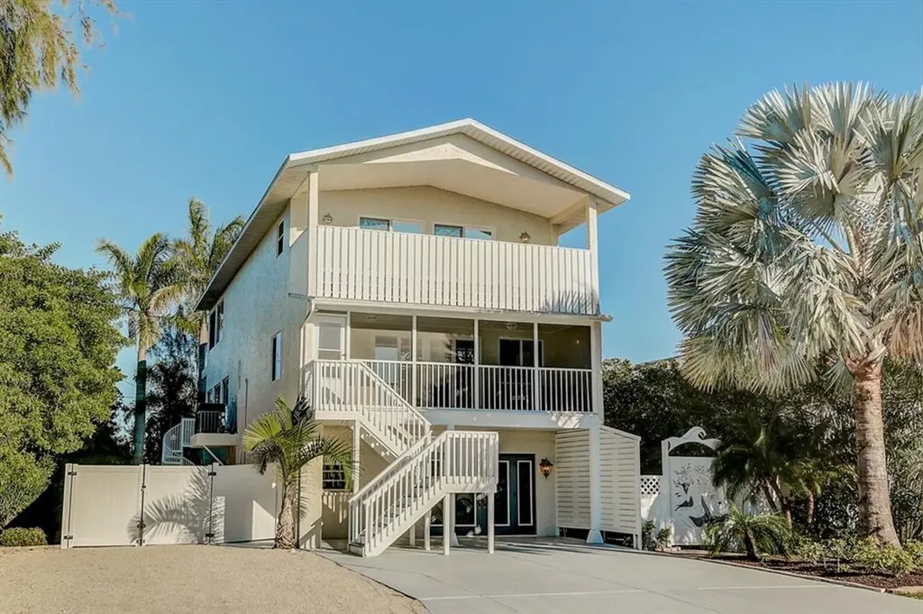 2907 Avenue C Holmes Beach FL 34217