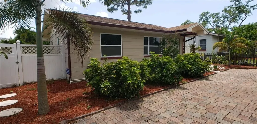 4638 11th Avenue N St Petersburg FL 33713