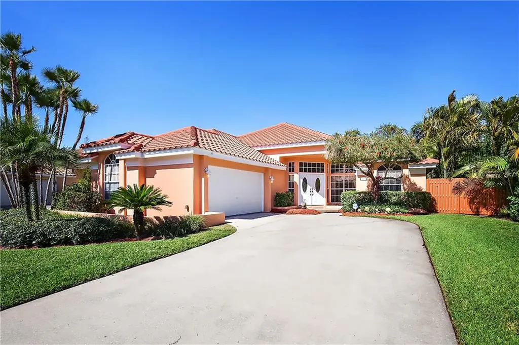 915 Live Oak Terrace NE St Petersburg FL 33703