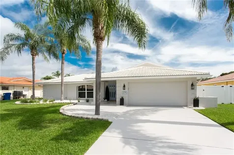 2075 Tanglewood Drive NE St Petersburg FL 33702
