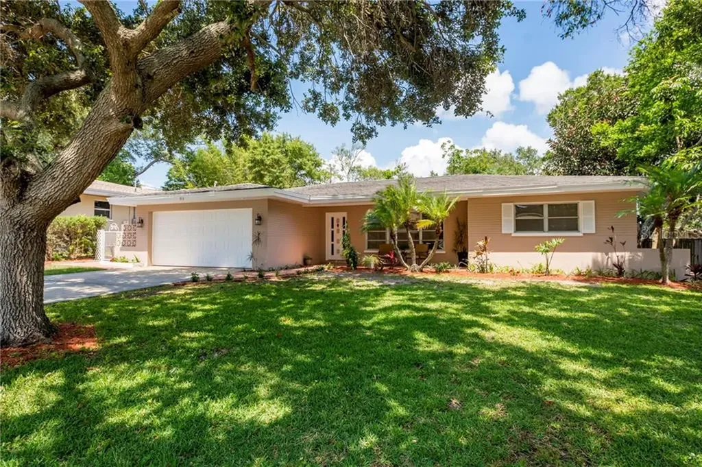 913 Oakview Avenue Clearwater FL 33756