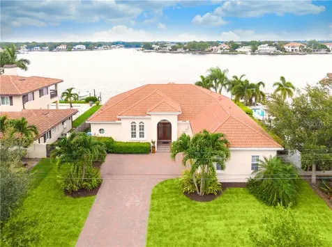 331 Bayview Drive NE St Petersburg FL 33704