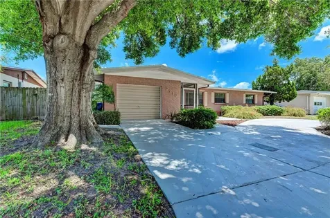 2718 Oxford Drive W Bradenton FL 34205