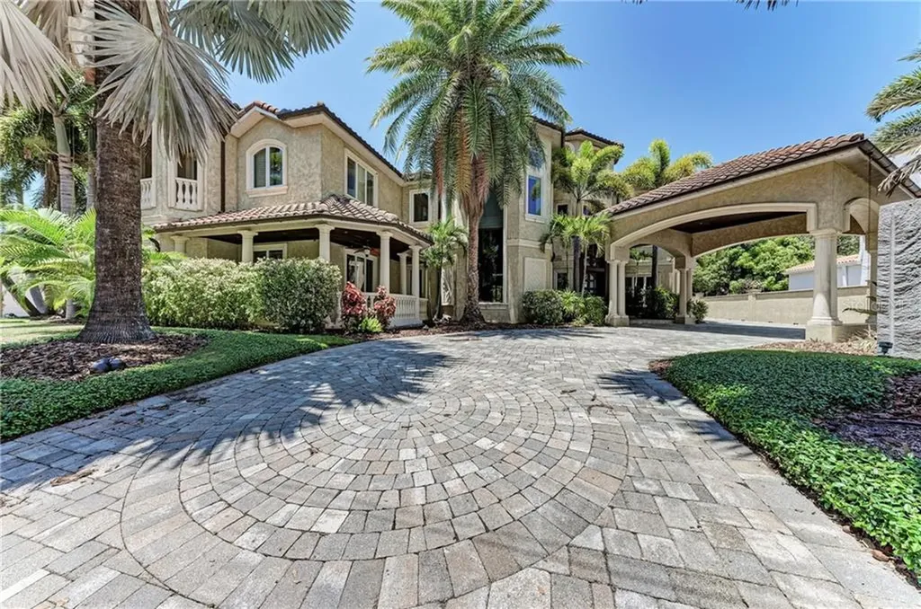 2913 W Knights Avenue Tampa FL 33611