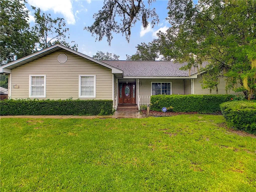 994 Country Lake Circle Lake Wales FL 33898