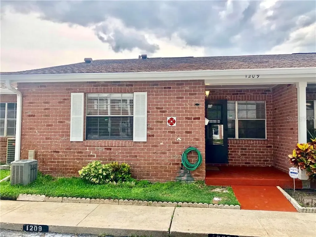 1209 Carriage Lane Orlando FL 32807