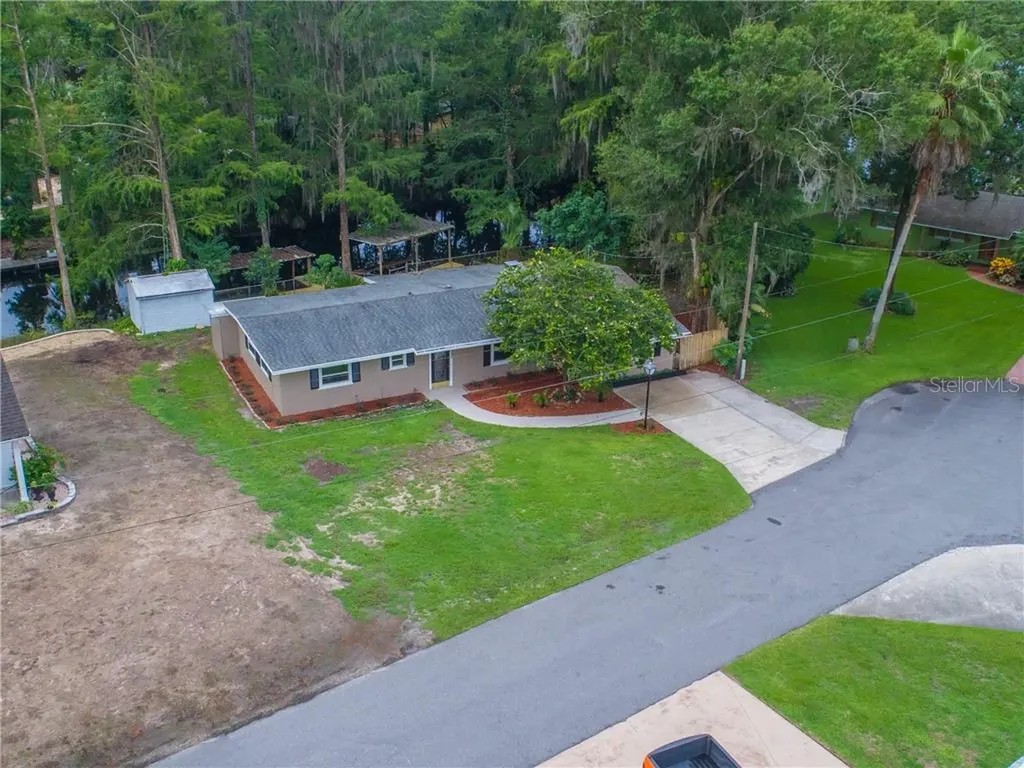 4893 Cr 306b Lake Panasoffkee FL 33538