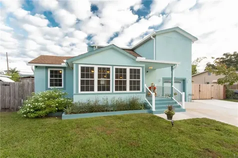 525 49th Avenue N St Petersburg FL 33703