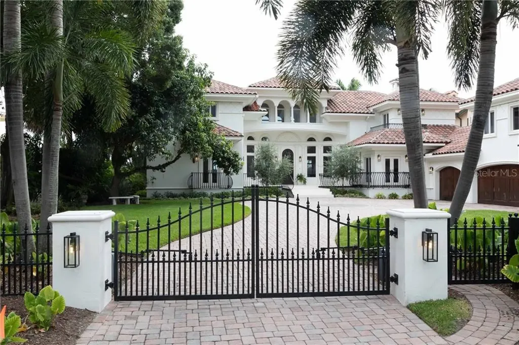 2010 Brightwaters Boulevard NE St Petersburg FL 33704