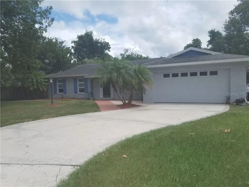 211 Kings Row Seffner FL 33584
