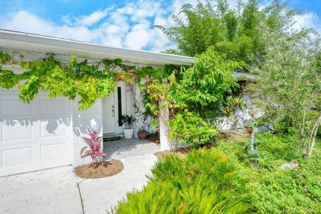 6118 Approach Lane Sarasota FL 34238
