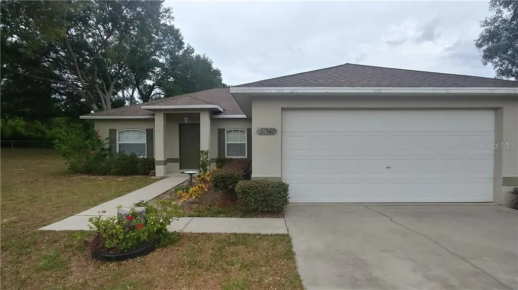 5941 SE 184th Court Ocklawaha FL 32179