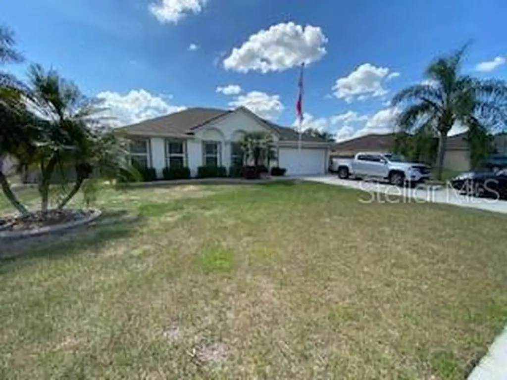 2125 Medina Hills Lane Mascotte FL 34753