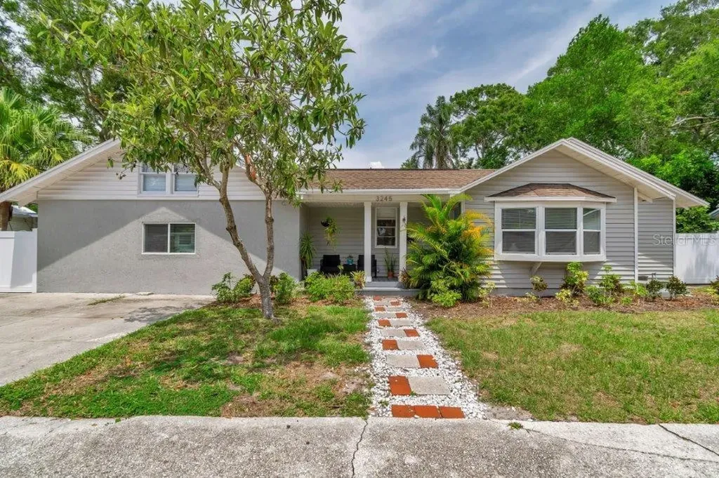 3245 Queen Street N St Petersburg FL 33713