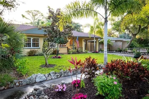 3016 Bay Shore Circle Sarasota FL 34234