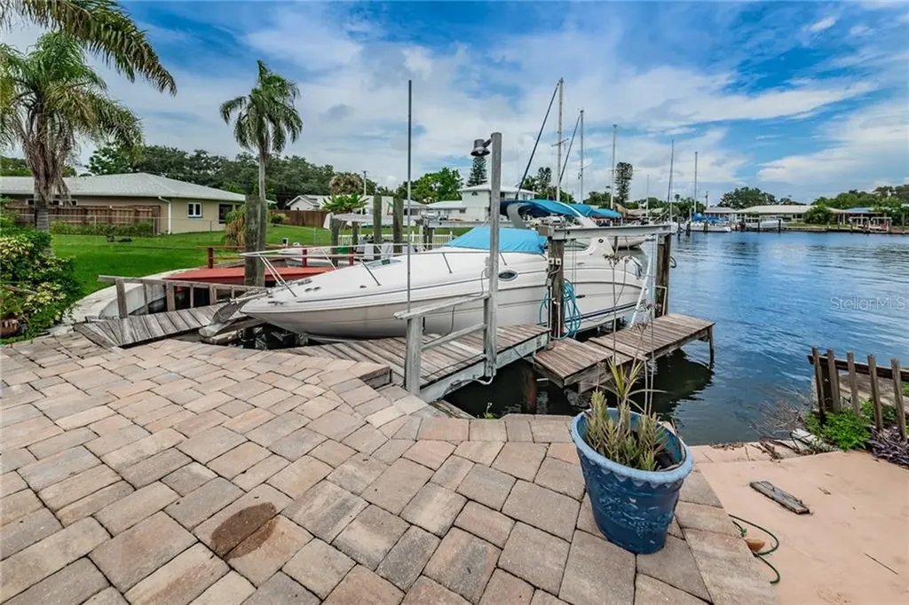 527 Lewis Boulevard SE St Petersburg FL 33705