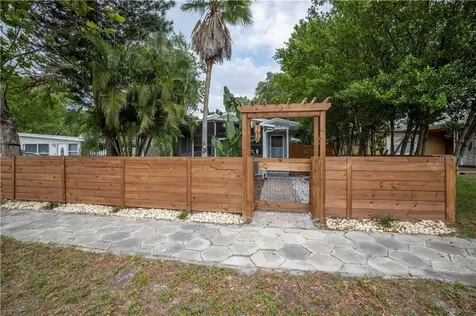 5521 Dartmouth Avenue N St Petersburg FL 33710