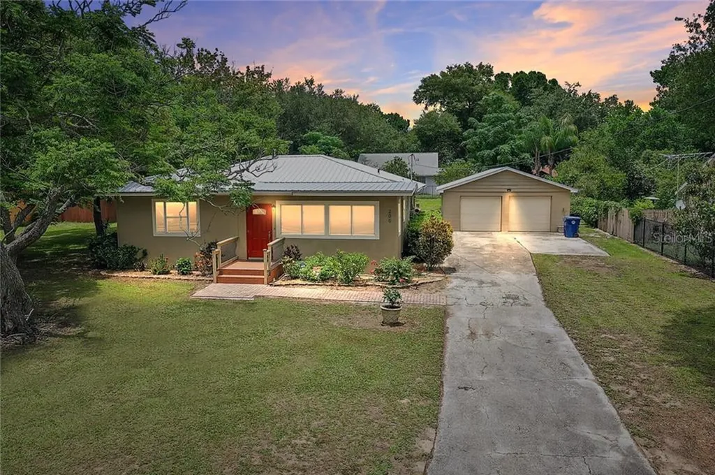 206 W Silverton Street Minneola FL 34715