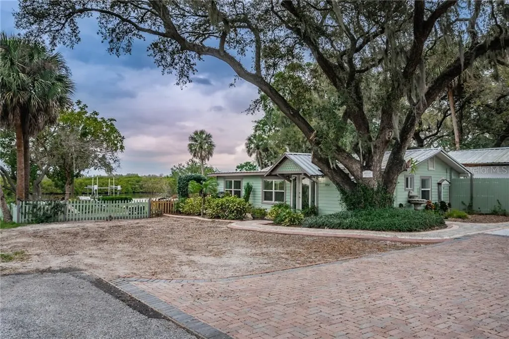 9902 Alafia Vista Drive Gibsonton FL 33534