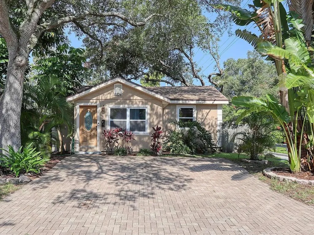 6934 2nd Street N St Petersburg FL 33702