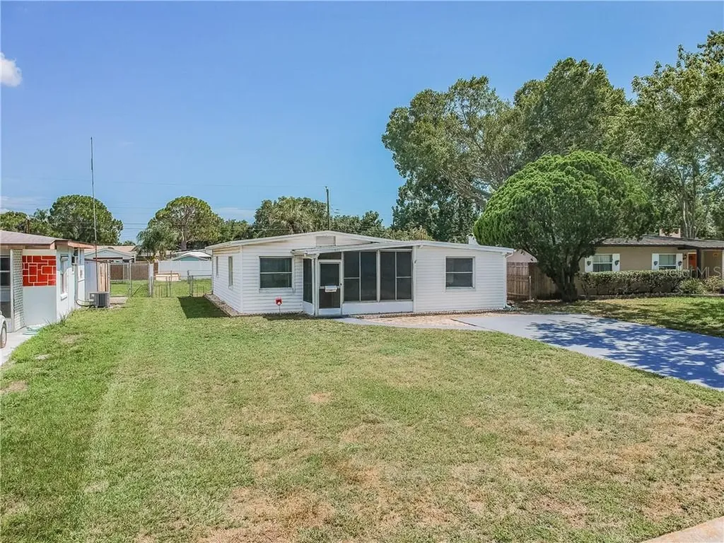 820 87th Avenue N St Petersburg FL 33702